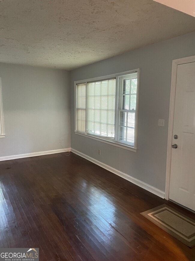 Photo - 1687 Beacon Hill Blvd NE