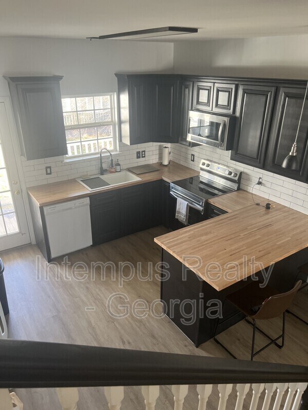 Photo - 301 Station Trl