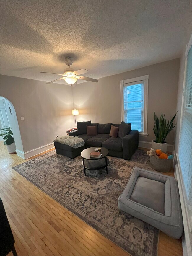 Living Room - 413 19th Ave NE Unidad 1