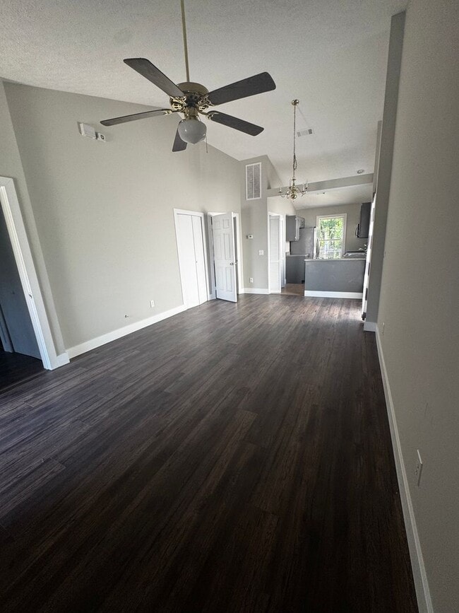 Photo - Month-to-Month Lease Available – 2 Bed / 1...
