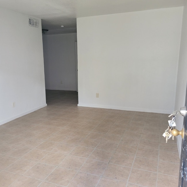 Photo - 2701 Perez Rd Apartamento