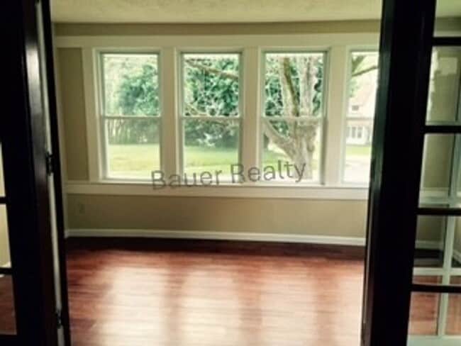 1004 Troy Rd