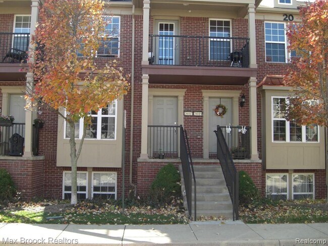 Building Photo - 28017 Hopkins Dr Unit 98