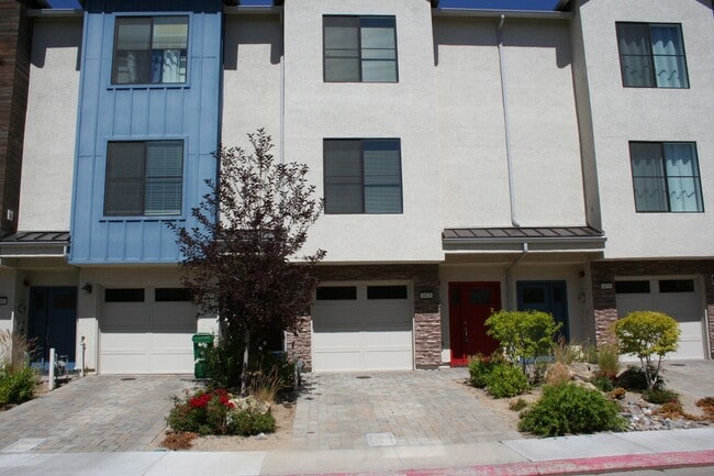 Near UNR/3 Bed Condo - Near UNR/3 Bed Condo