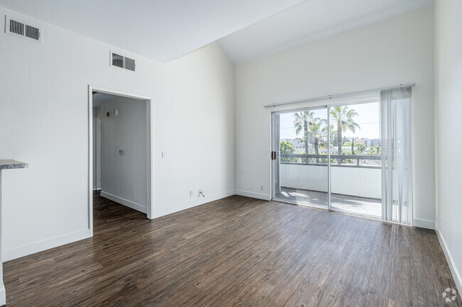 2BR, 1BA - 800SF - Living Room