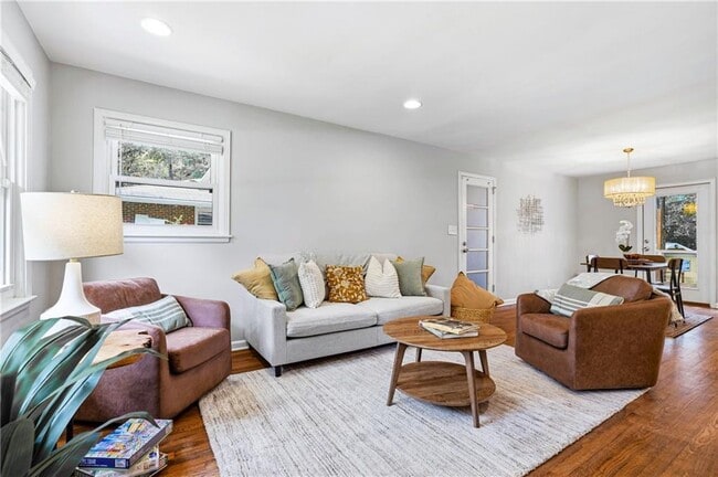 2670 Woodridge Dr