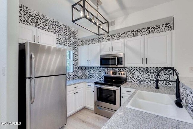 Photo - 160 W Commerce Ct