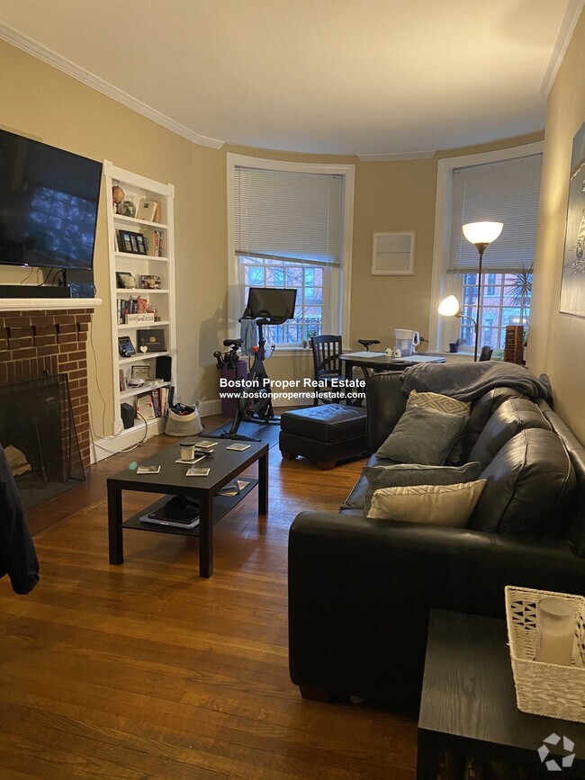Building Photo - 456 Beacon St Rental