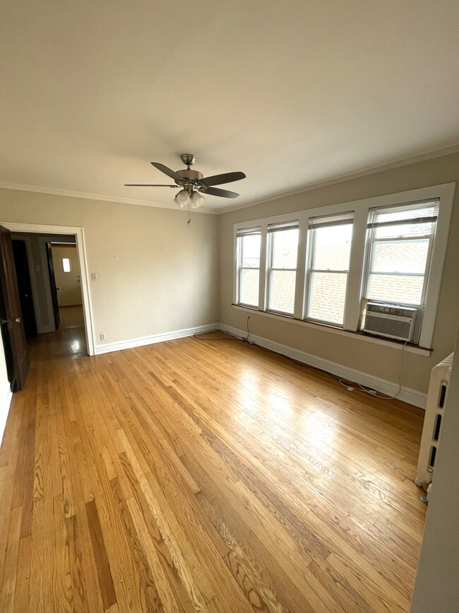 Photo - 2433 W Dakin St Unidad 2