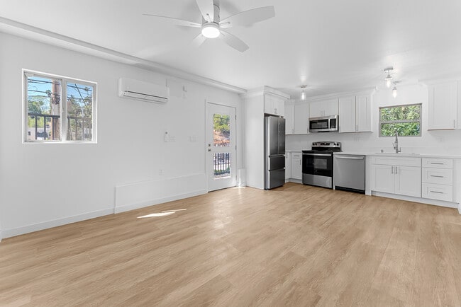 3212 Hamilton Way
