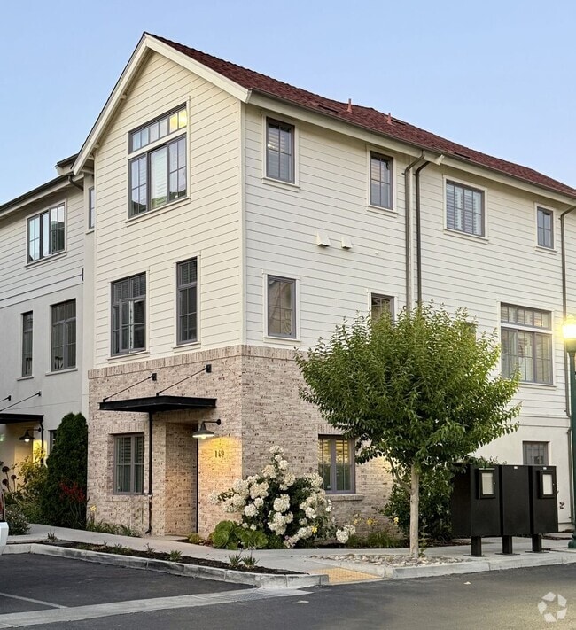 Building Photo - Modern Living in the Heart of Downtown Cam... Rental