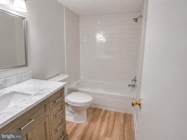 Photo - 1580 Moorings Dr Unidad 11B