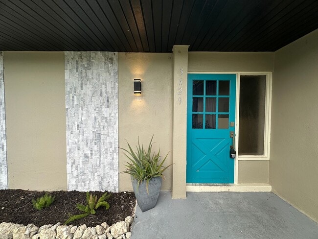 Great Location! 2 Bed 2 Bath Duplex Available Now - Great Location! 2 Bed 2 Bath Duplex Available Now