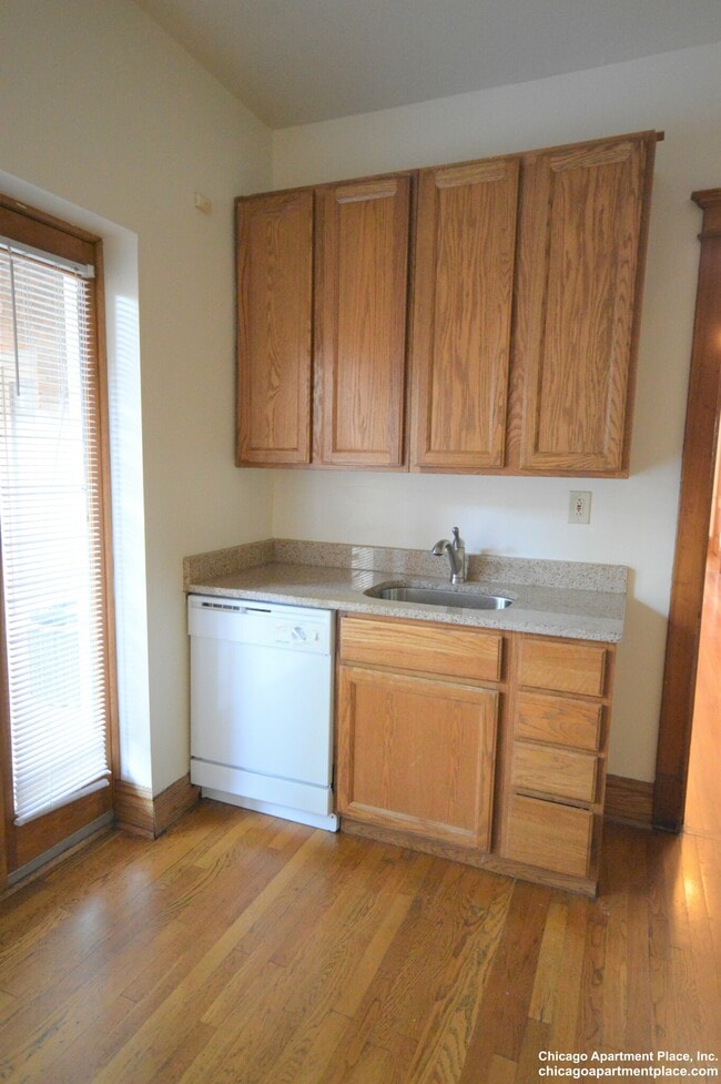 Photo - 3600-3602 North Hermitage Avenue