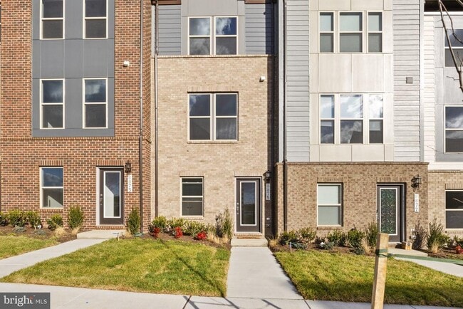 Photo - 8875 Curie St