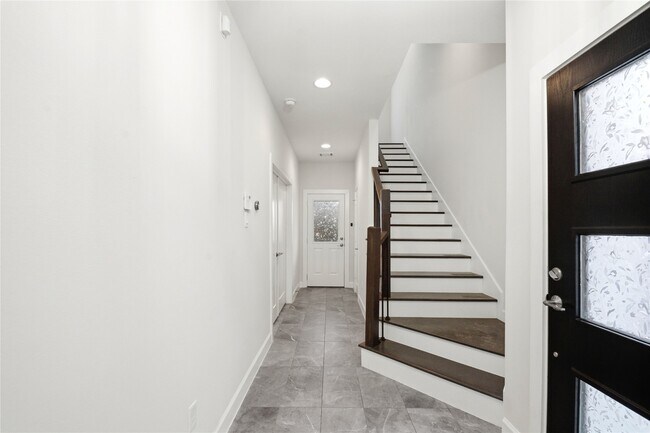 Photo - 849 Fisher St