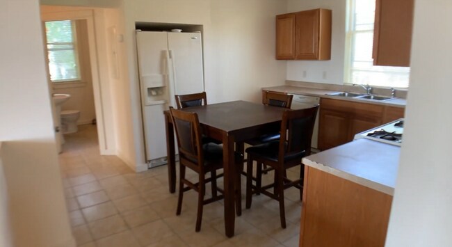 Photo - 202 Williams St Unit 3