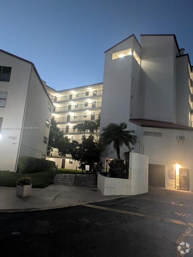 Building Photo - 2309 S Cypress Bend Dr Unit 612C Rental
