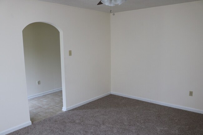 Brick ranch house in downtown area of Heph... - House Rental in ...