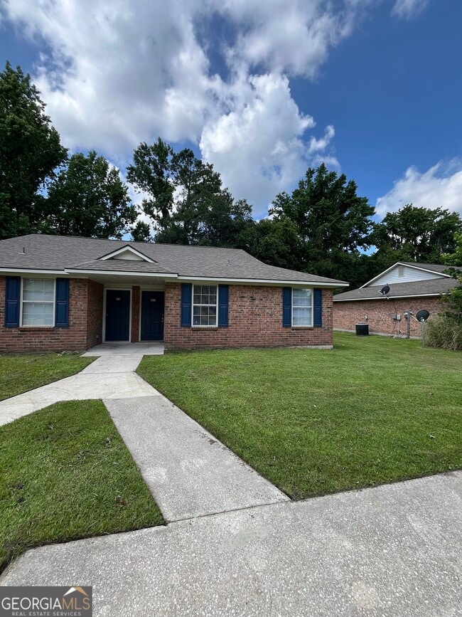 Photo - 412 Admiral's Walk Dr Townhome
