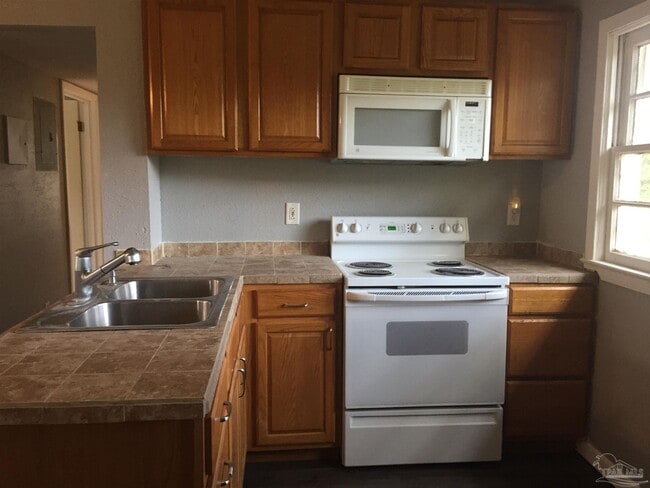 Photo - 8 Baggett Ct House