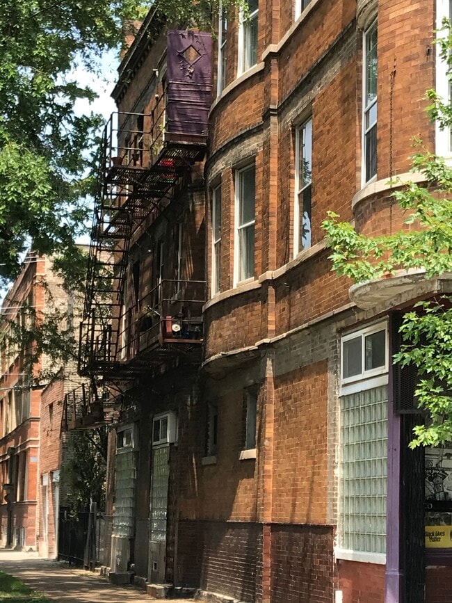 Building Photo - 905 N Rockwell St Unit 1