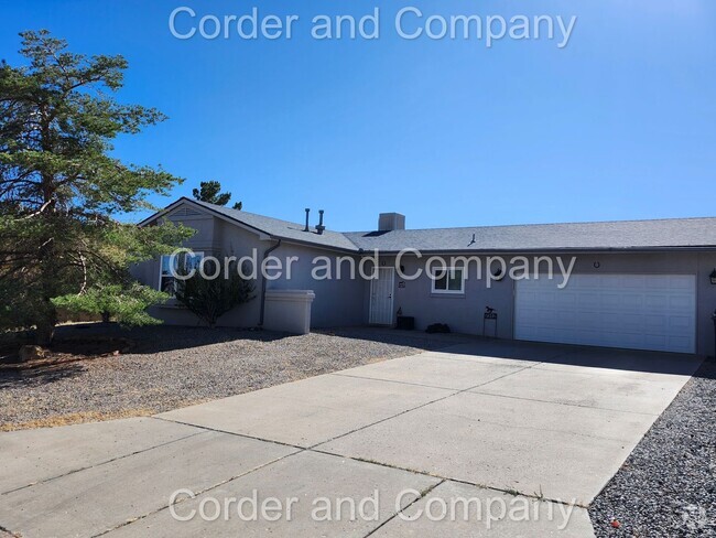 Building Photo - Cute 3Bedroom 2Bathroom, 2 Car Garage 1,21... Rental