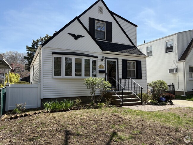 Building Photo - 81-11 261st St Rental