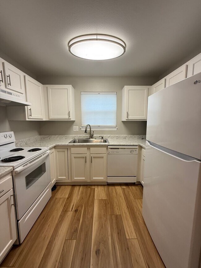 Photo - Spacious 2bd/2ba Condo- Lakewood CO, Available 7/10/26! Unit B