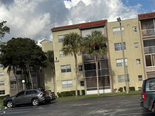 Photo - 1820 N Lauderdale Ave Condo Unit 3115
