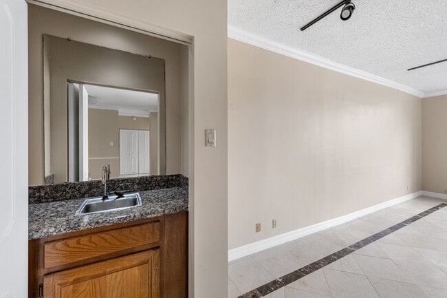 Photo - 5150 Hidalgo St Unit 202