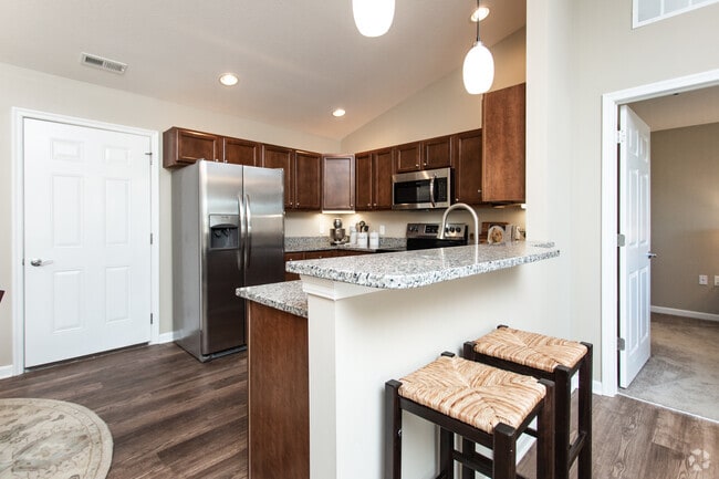 2BR, 2BA - 1,040 SF - Deerwood - The Villas at Swan Pointe