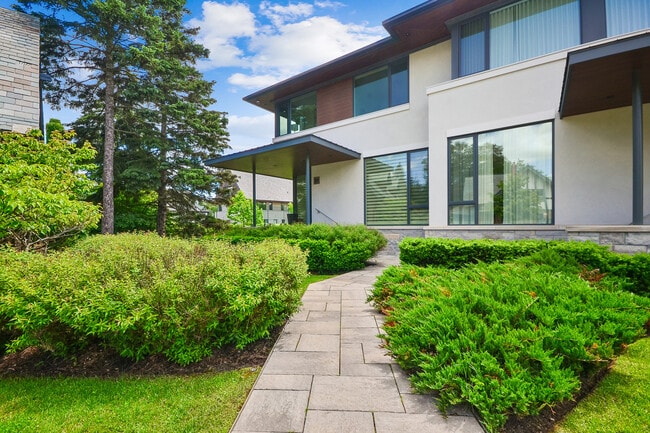 Building Photo - 10 Maple Grove Dr