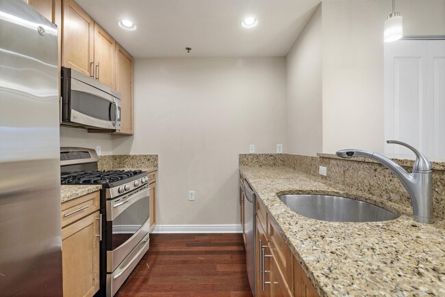 Building Photo - 619 Adams St Unit 208 Rental