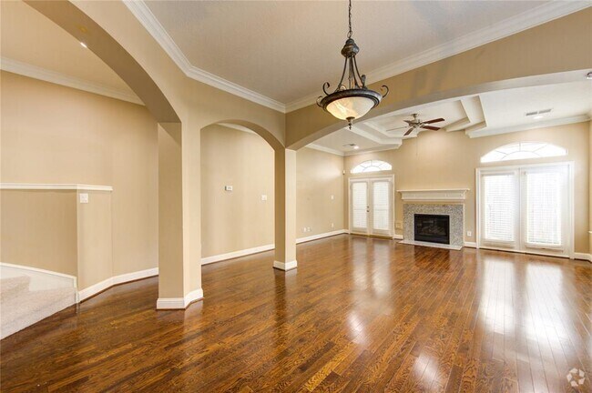 Building Photo - 610 Detering St Rental