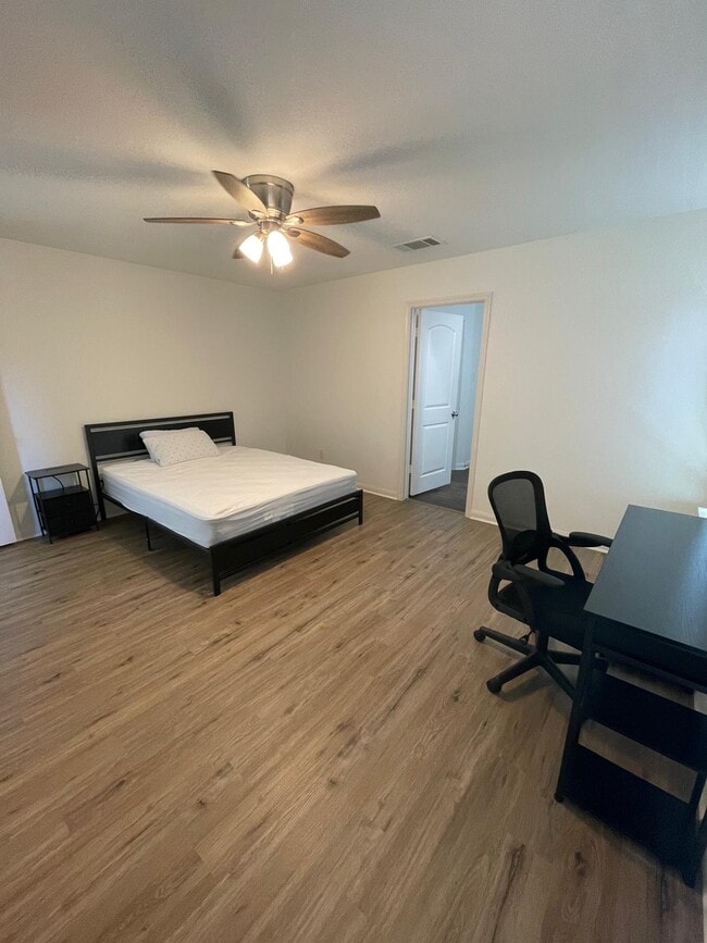 1525 Breanna Ln