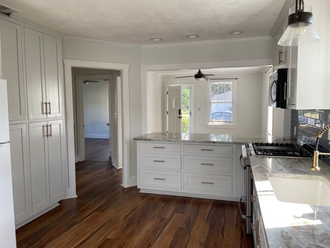 Building Photo - 47 Lawton Ave Unit 47 Rental