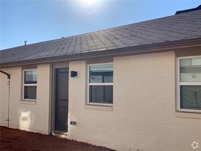 Building Photo - 708 N State St Rental