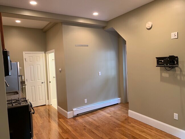 Photo - 154 Mount Auburn St Unit B