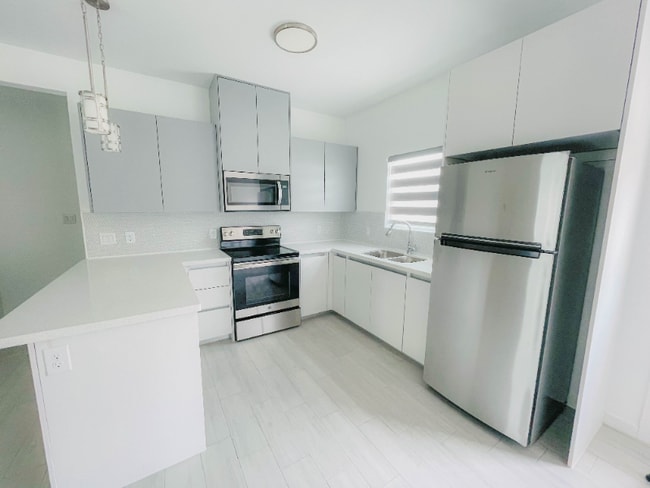 Building Photo - 1623 W Smt Dr