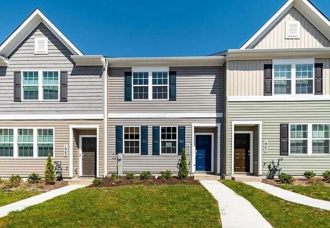 Building Photo - Modern 3BR/2.5BA Townhome in Trimble Meadows | LVP Floors | Stainless Kitchen + Island | Upstairs...