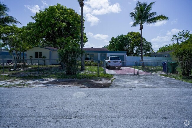 Building Photo - 14530 NW 11th Ct Rental