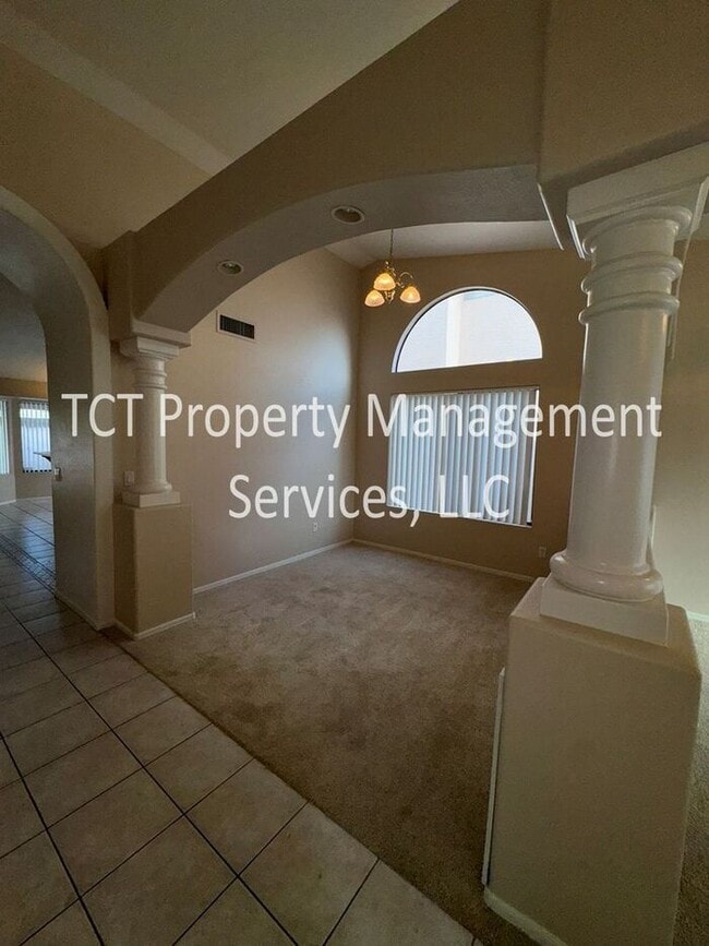 Great Home In Val Vista Lakes!