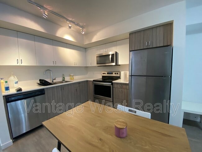 Building Photo - 695-695 Academy Way