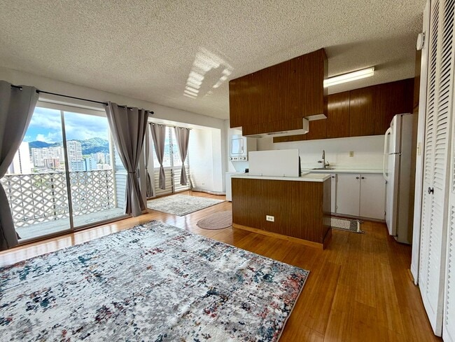 Building Photo - King Manor: Central 1 Bed, 1 Bath Apartment with 1 Parking Space Unit 1803