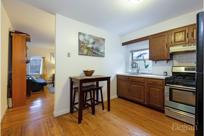 Photo - 384 Warburton Ave Unidad APT 1A