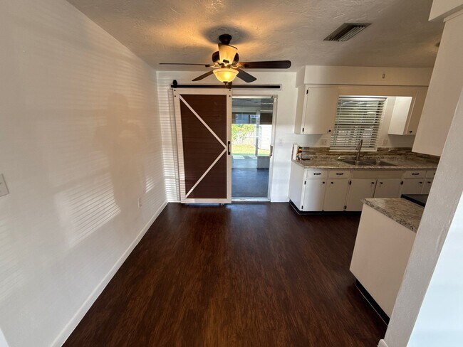 Photo - 90 S Davis St