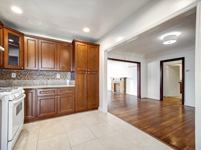 Photo - 243 N Berendo St