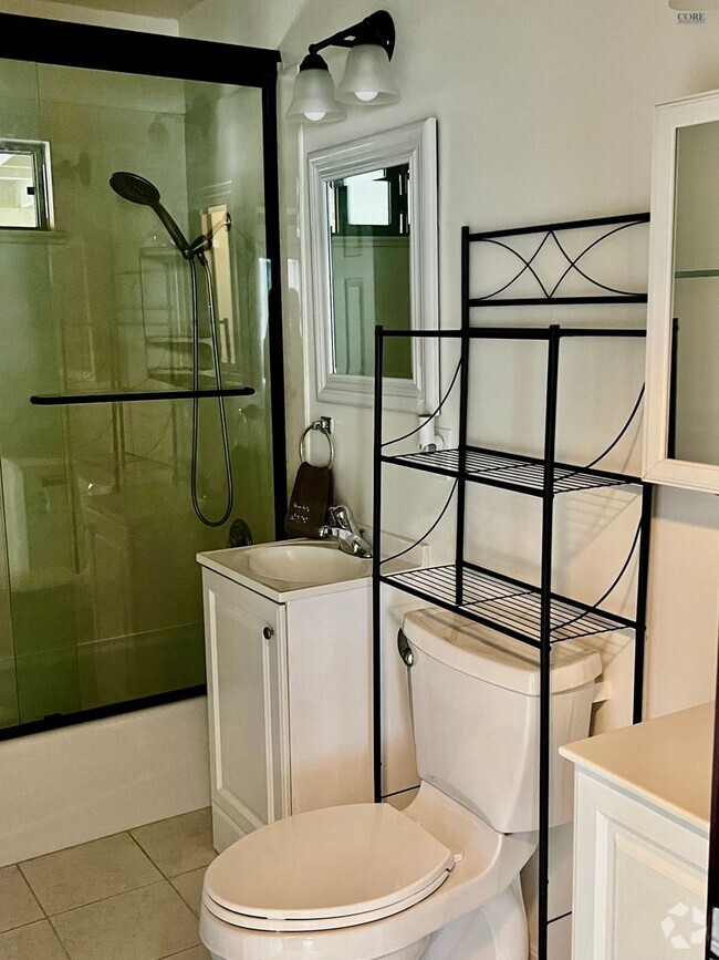 Building Photo - Hidden Gem with Views! 2 bedroom, 1 bathroom Rental
