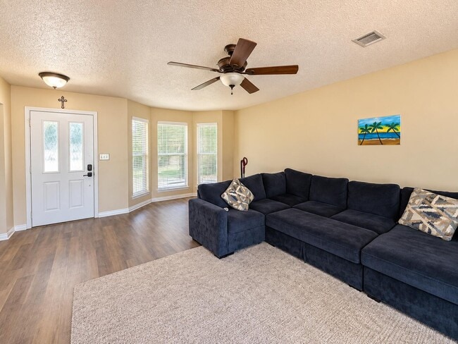3022 Blue Pine Ln